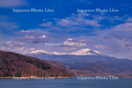 忠別ダムと大雪山