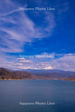 忠別ダムと大雪山