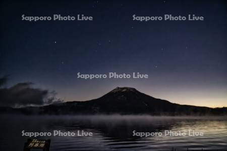 阿寒湖と雄阿寒岳
