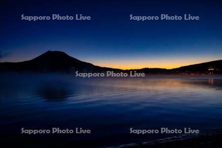 阿寒湖と雄阿寒岳