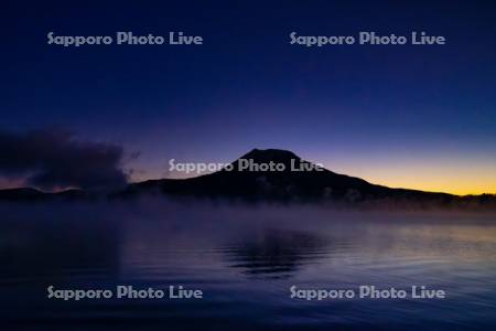 阿寒湖と雄阿寒岳