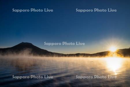 阿寒湖の日の出