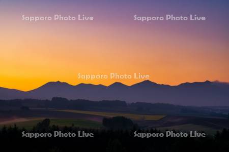 十勝岳連峰の朝焼け