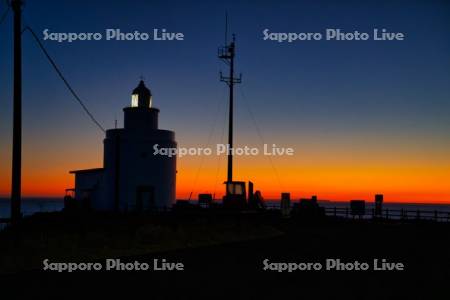 納沙布岬灯台の朝焼け