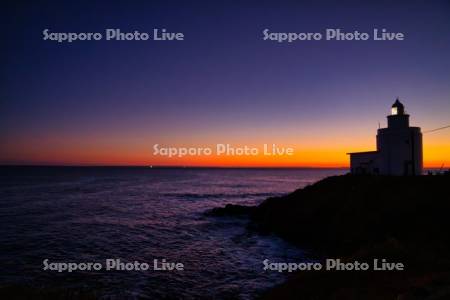 納沙布岬灯台の朝焼け