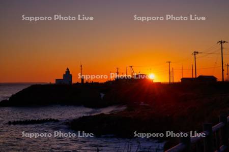 納沙布岬灯台と日の出
