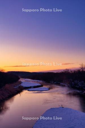 雪裡川の朝焼け