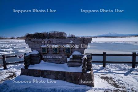 濤沸湖と斜里岳　白鳥公園