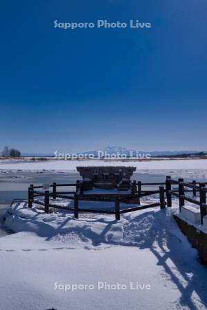 濤沸湖と斜里岳　白鳥公園