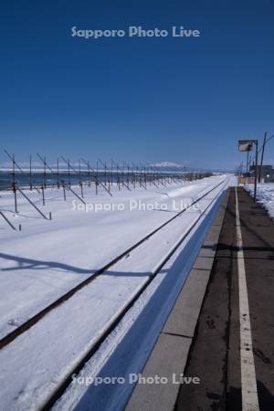 北浜駅と斜里岳