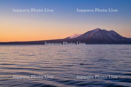 支笏湖と風不死岳