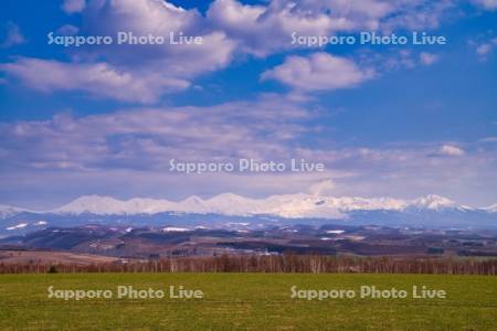 就実の丘より十勝岳連峰
