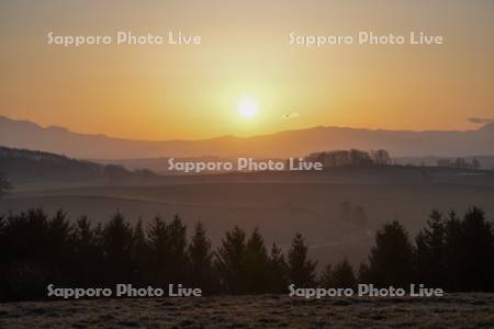 春の原家と日の出