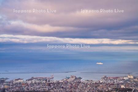 天狗山より市街展望　防波堤
