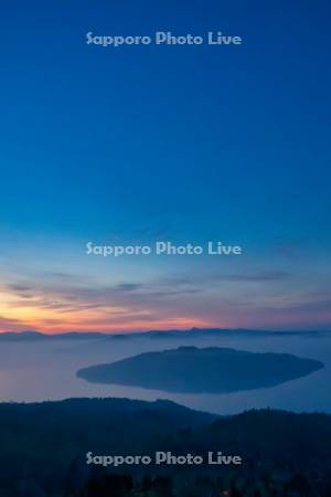 美幌峠より屈斜路湖の朝焼け