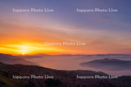 美幌峠より屈斜路湖の日の出