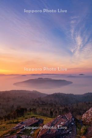 美幌峠より屈斜路湖の朝焼け