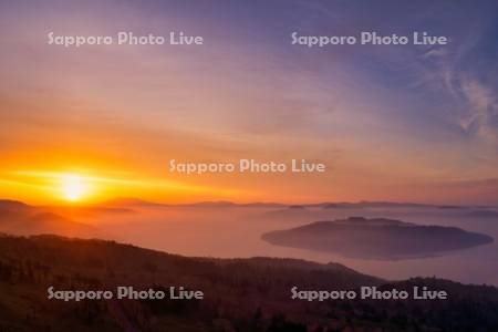 美幌峠より屈斜路湖の日の出