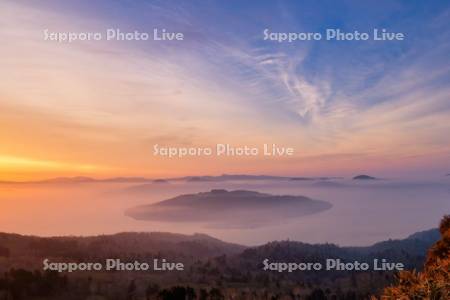 美幌峠より屈斜路湖の朝焼け