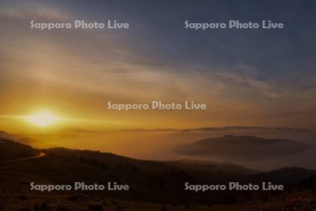 美幌峠より屈斜路湖の日の出