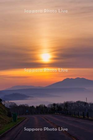 美幌峠より屈斜路湖の日の出