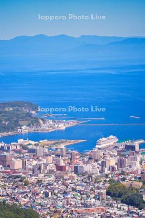 天狗山より市街展望　増毛連山