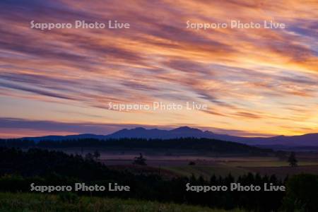 朝焼けと大雪山
