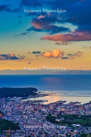 天狗山より市街展望　増毛連山