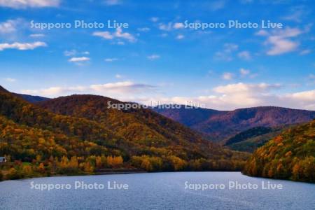 オタルナイ湖の紅葉