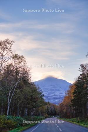 道道966号線　美瑛岳