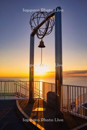 地球岬展望台と幸福の鐘と日の出
