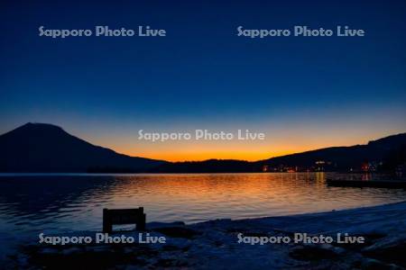 阿寒湖の朝焼け
