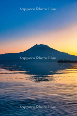 阿寒湖の朝焼け