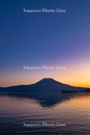 阿寒湖の朝焼け