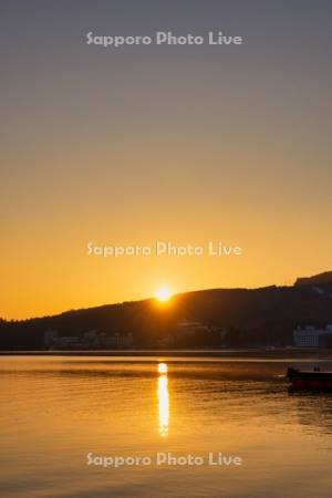 阿寒湖の日の出