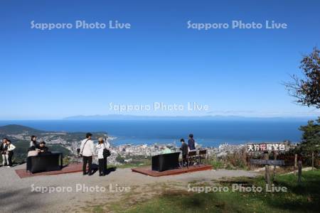 TENGUUテラスの観光客