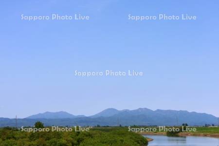 石狩川とピンネシリ