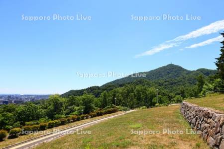 旭山記念公園より藻岩山
