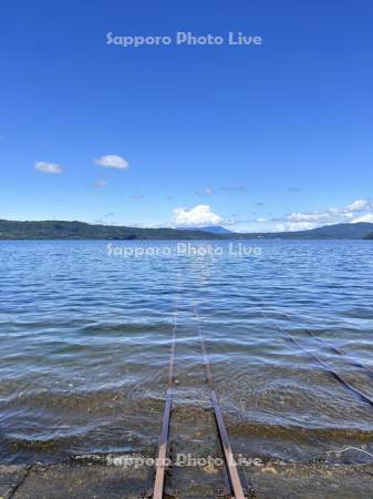 洞爺湖の湖底線路と羊蹄山